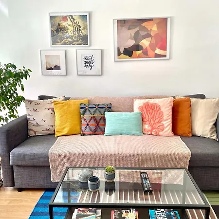 Apartment Feel Center 2bd *