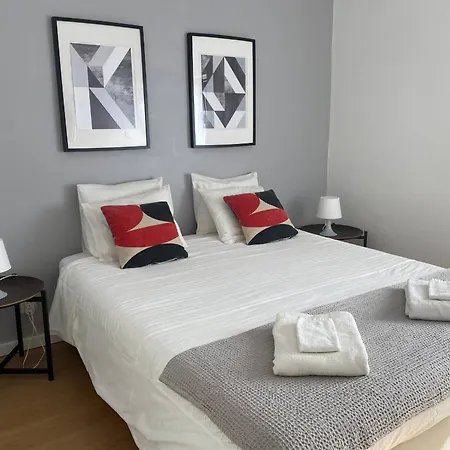 Apartment Feel Center 2bd *