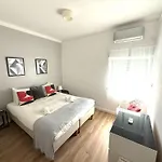 Apartment Feel Center 2bd *